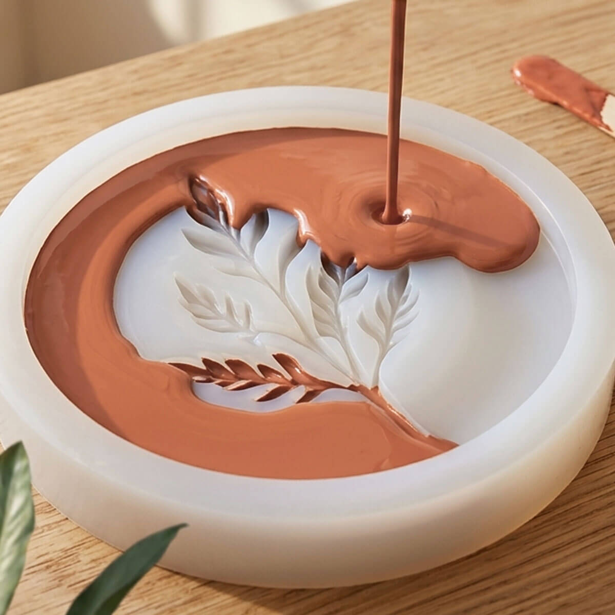 Verter el yeso efecto terracota Aqua Resin en el molde