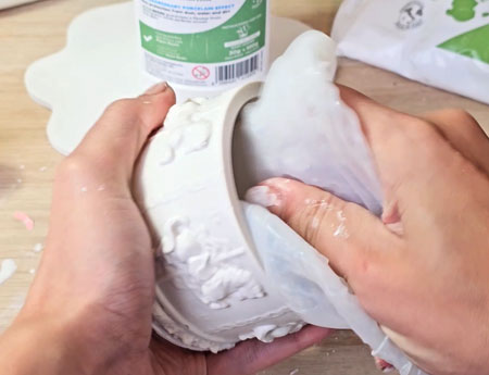 Desmoldar la creación de yeso impermeabilizado con Aqua Shield