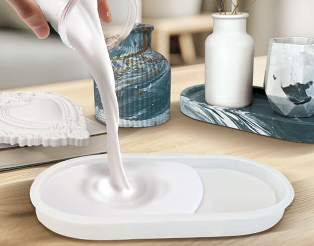 Objetos de diseño de yeso protegidos con el aditivo Aqua Shield