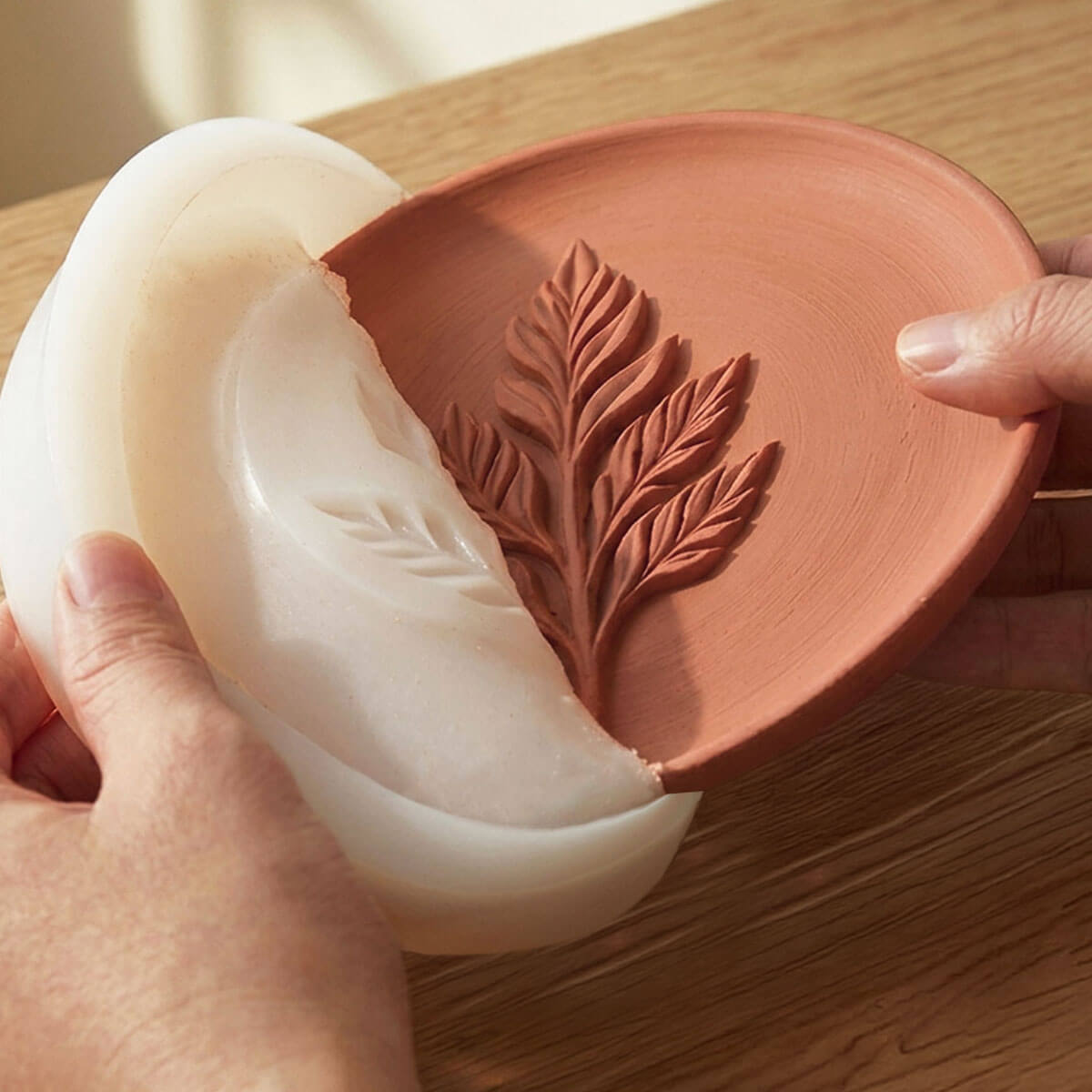 Desmoldar un objeto de yeso Aqua Resin Terracotta