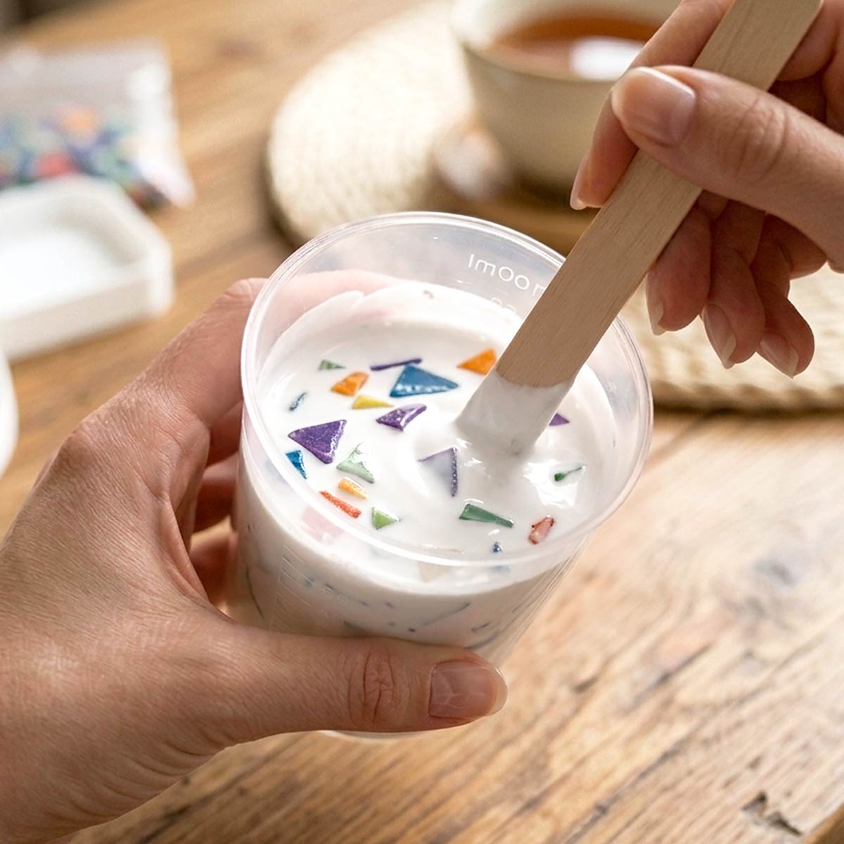 Terrazzo Aqua Kit [White Carrara]: diseño pop y luminoso con chips de colores - Aqua Resin
